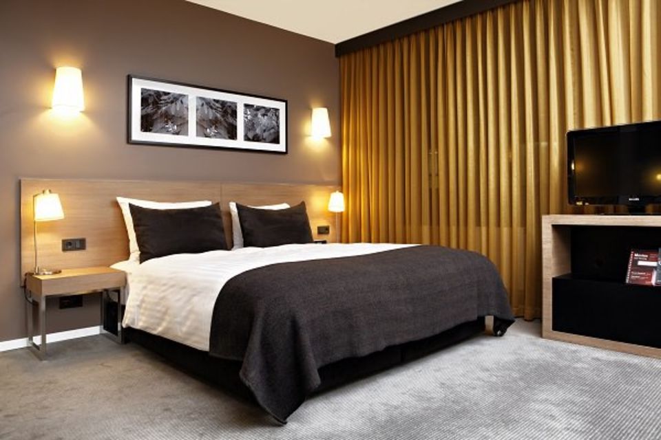 Serviced apartment, bedroom with golden curtains in Berlin Mitte