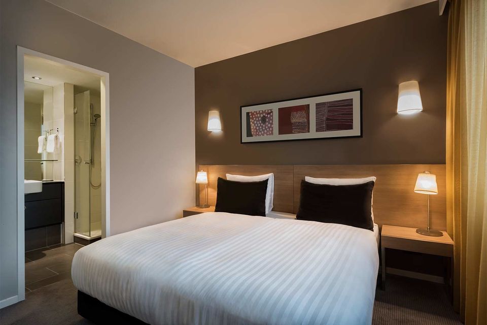 Serviced apartment, bedroom with ensuite bathroom in Berlin Mitte