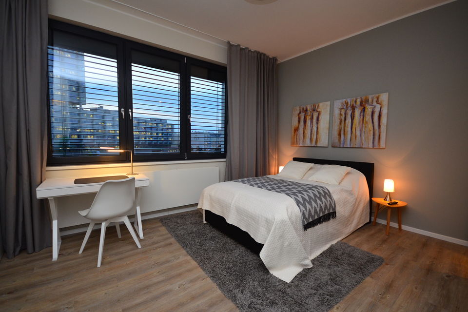 Serviced Apartment, Schlafzimmer mit Stadtblick in Berlin Mitte