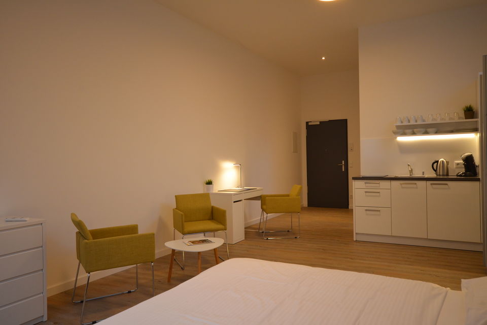 Serviced Apartment, Schlafzimmer mit Kitchenette in Berlin Mitte