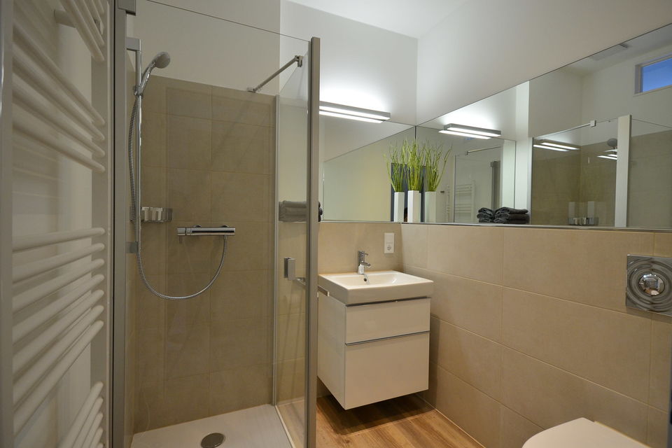 Serviced apartment, bathroom 1 with walk-in shower in Berlin Mitte