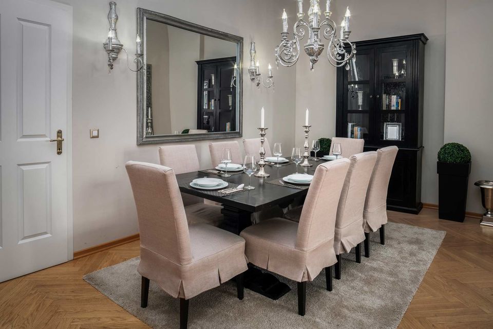 Furnished apartment, dining room with crystal chandeliers in Berlin Schöneberg