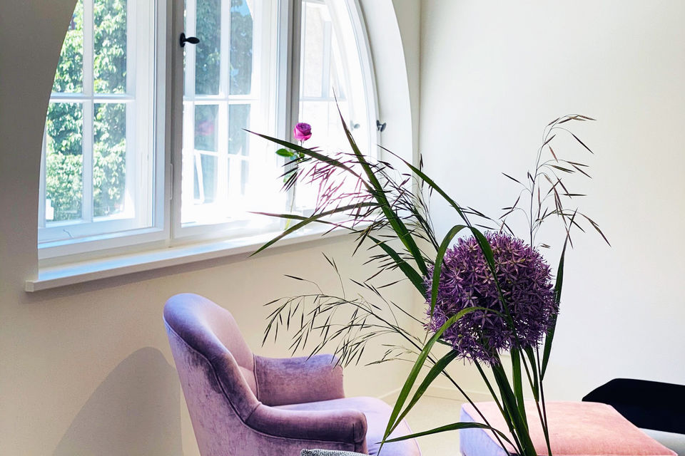 Furnished apartment, living room with designer armchair and floral arrangement in Berlin Schöneberg