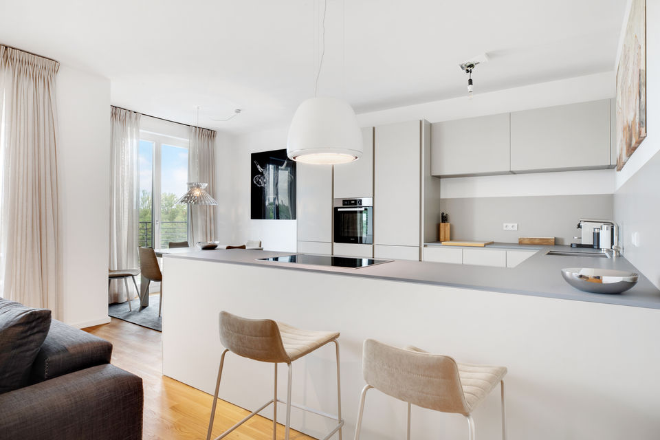 Furnished apartment, kitchen with cooking island in Berlin Wilmersdorf