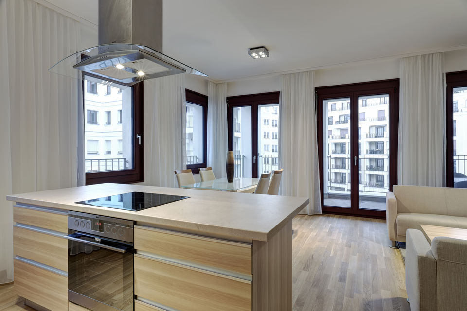 Möblierte Wohnung, Küche mit Kochinsel in Berlin Mitte
