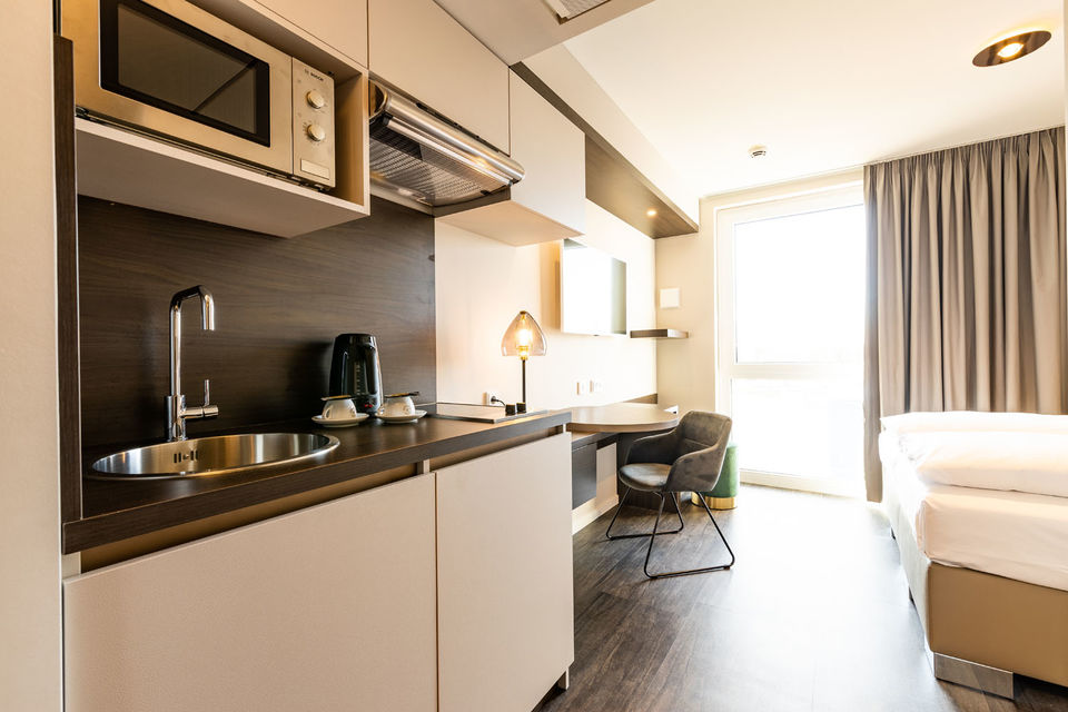 Serviced apartment, kitchen with kitchenette in München Aschheim-Dornach
