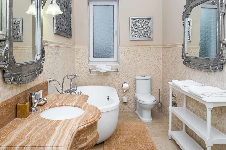Furnished apartment, bathroom 1 with double sink in Berlin Schöneberg