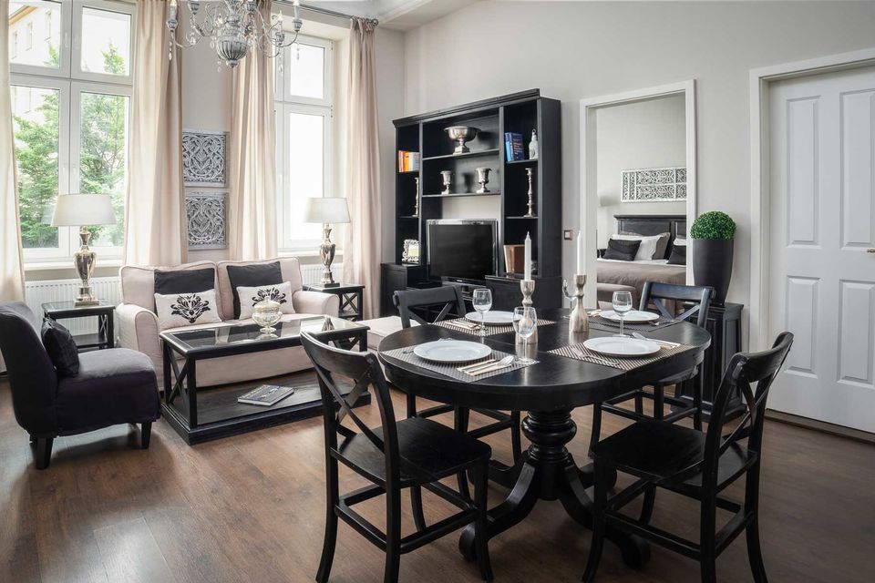 Furnished apartment, dining room with black dining table in Berlin Schöneberg