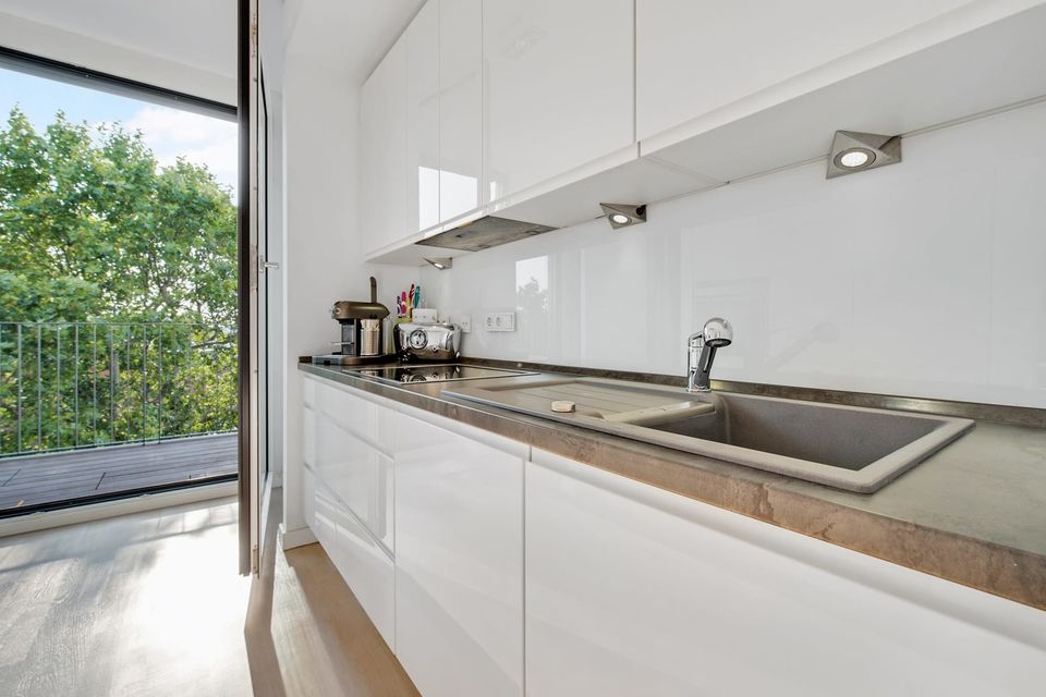 Furnished apartment, kitchen with balcony access in Berlin Mitte