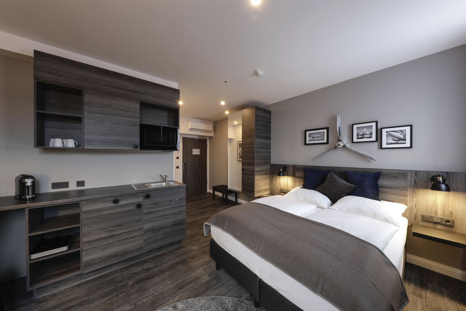 Serviced apartment, bedroom with integrated kitchenette in Berlin Adlershof