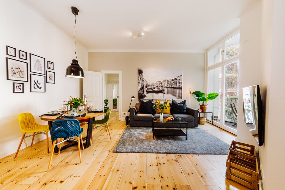Furnished apartment, living room with wooden flooring in Berlin Prenzlauer Berg