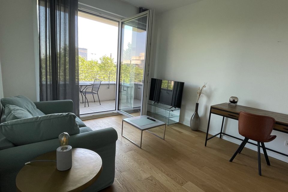 Furnished apartment, living room with balcony access in Berlin Mitte