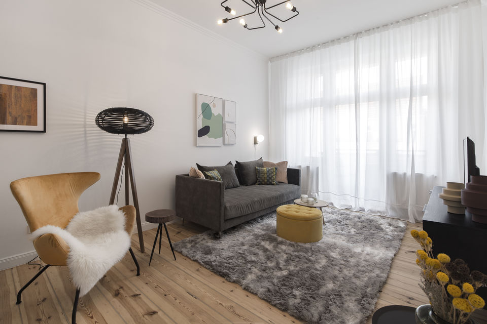 Möblierte Wohnung, Wohnzimmer mit Naturlichtdurchflutung in Berlin Charlottenburg