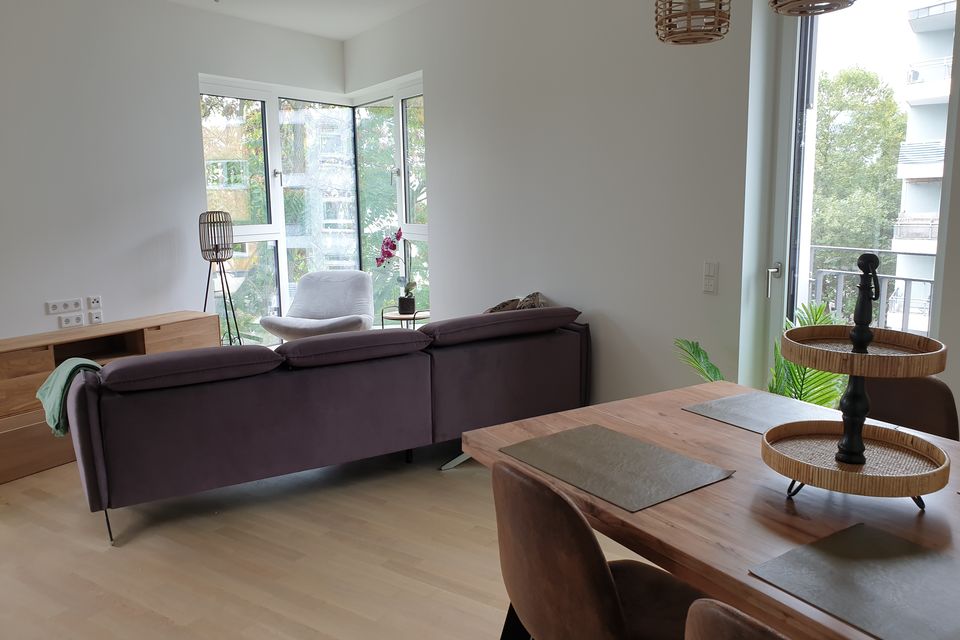 Furnished apartment, living room with balcony access in Berlin Schöneberg