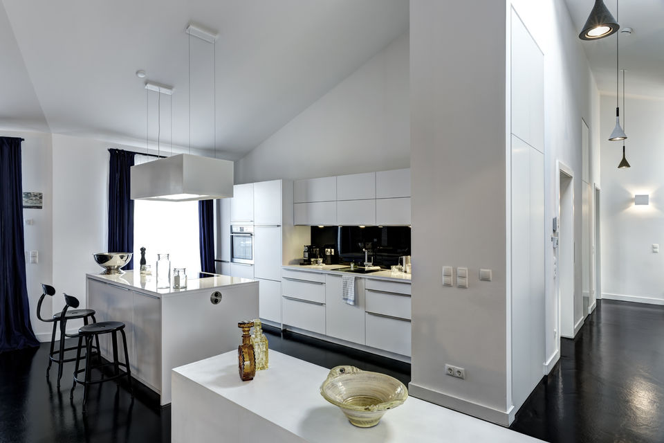 Serviced apartment, kitchen with modern cooking island in Berlin Mitte