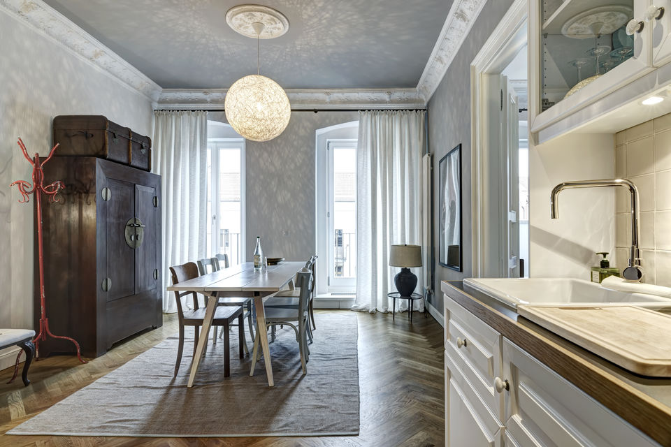 Serviced Apartment, Küche mit Kochinsel in Berlin Mitte