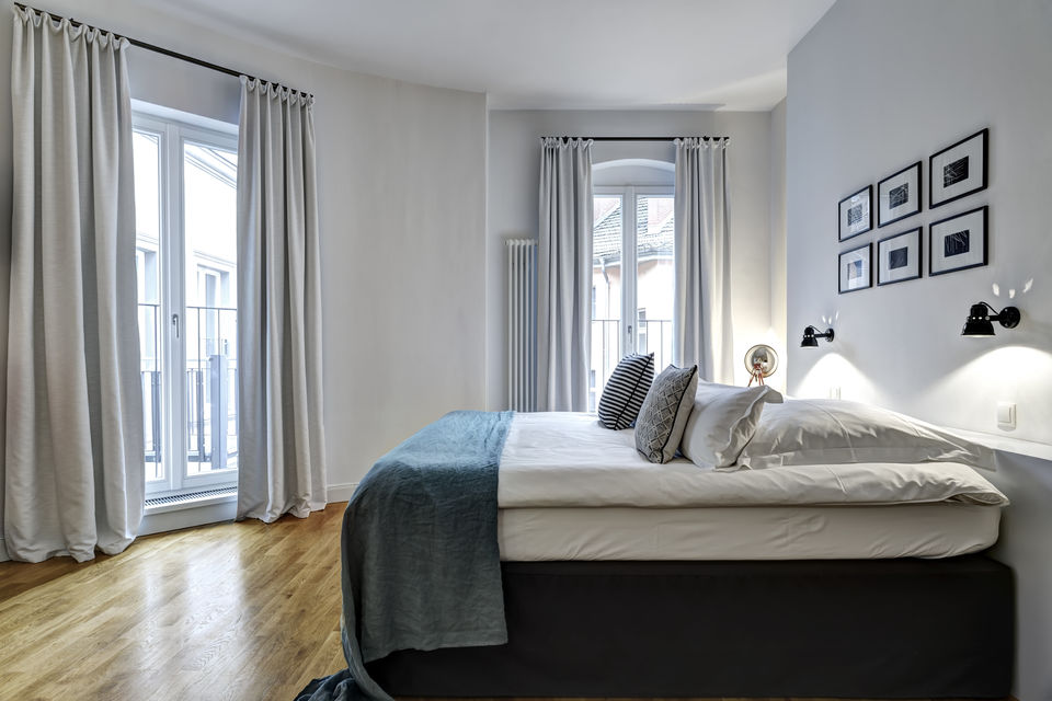 Serviced Apartment, Schlafzimmer mit Balkonzugang in Berlin Mitte