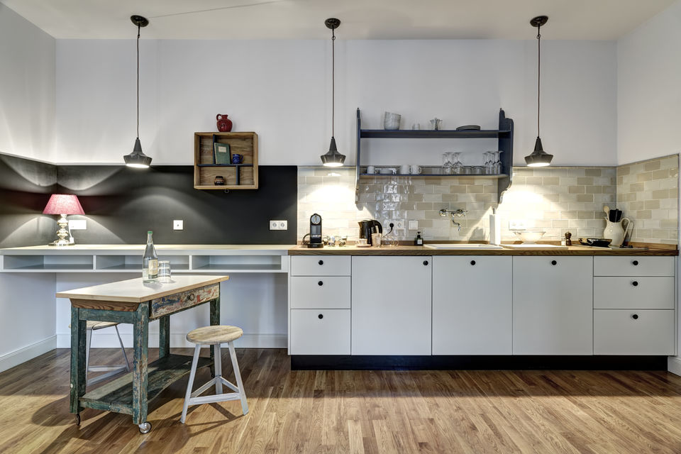 Serviced Apartment, Küche mit Kochinsel in Berlin Mitte