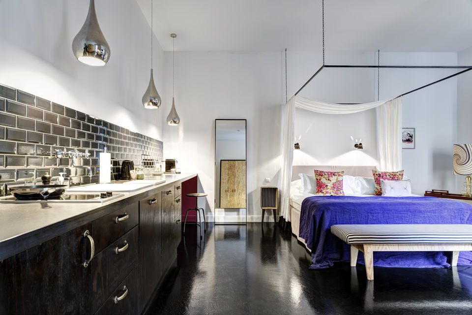 Serviced Apartment, Schlafzimmer mit Himmelbett in Berlin Mitte