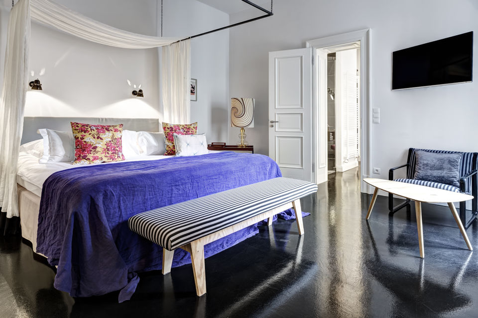 Serviced Apartment, Schlafzimmer mit Himmelbett in Berlin Mitte