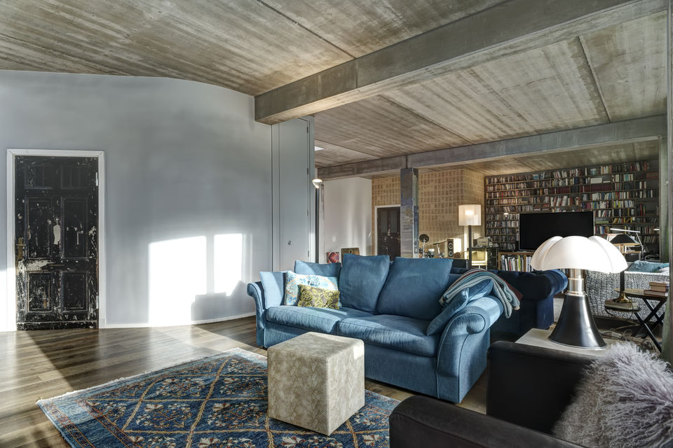 Furnished apartment, living room with concrete ceiling in Berlin Mitte