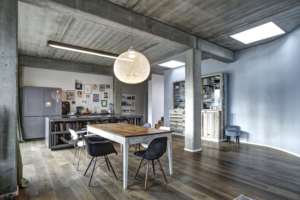 Furnished apartment, dining room with concrete ceiling in Berlin Mitte