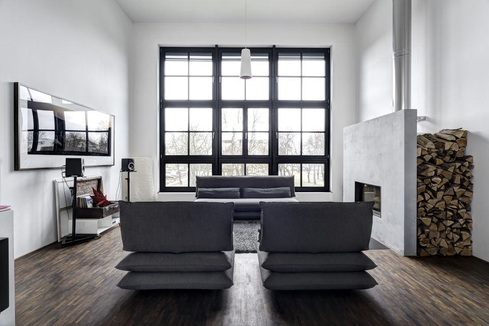 Furnished house, living room with large-scale grid windows in Berlin Rummelsburg