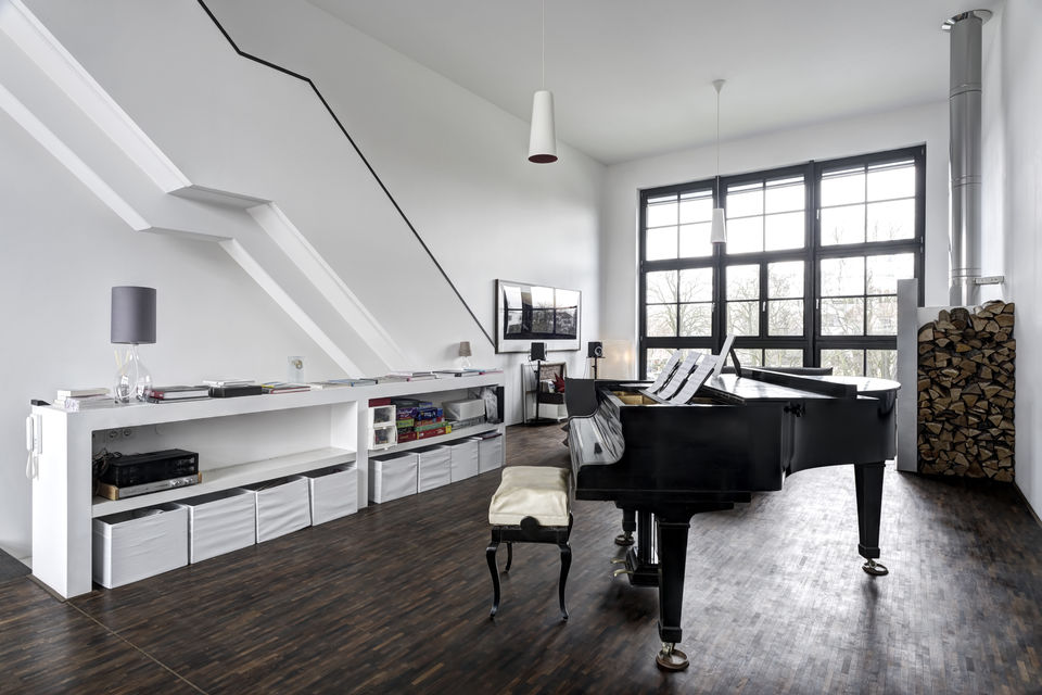Furnished house, living room with grand piano in Berlin Rummelsburg