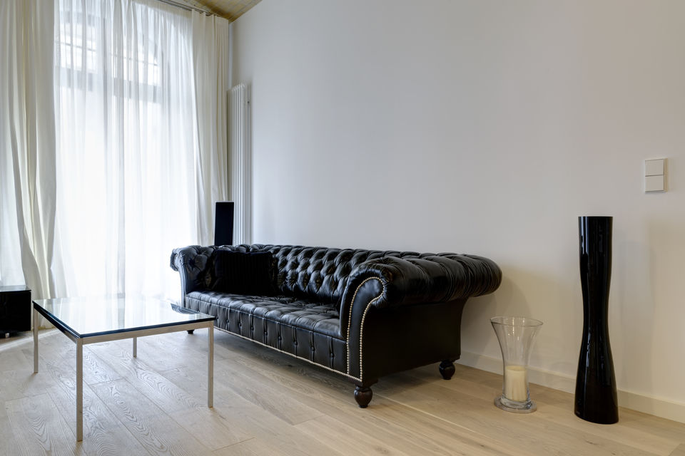 Furnished apartment, living room with Chesterfield sofa in Berlin Mitte