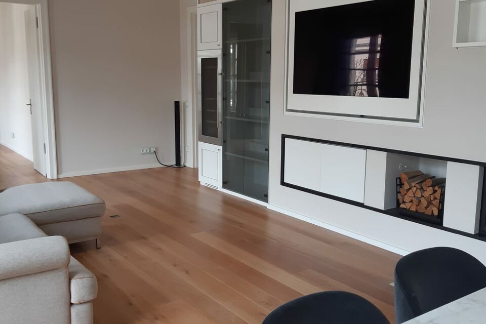Furnished apartment, living room with fireplace in München Maxvorstadt