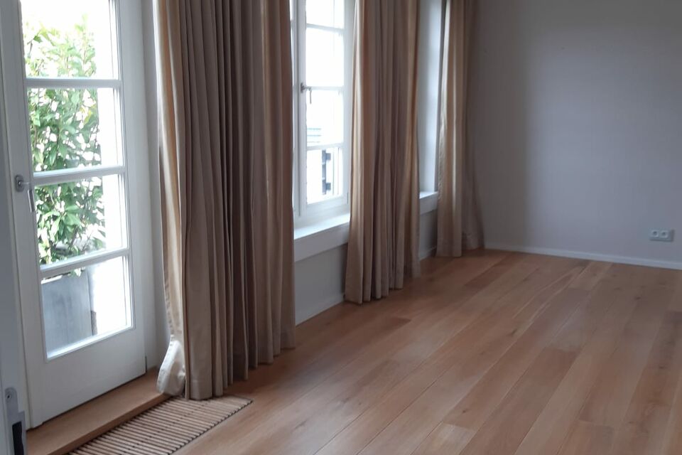 Furnished apartment, living room with terrace access in Munich Maxvorstadt