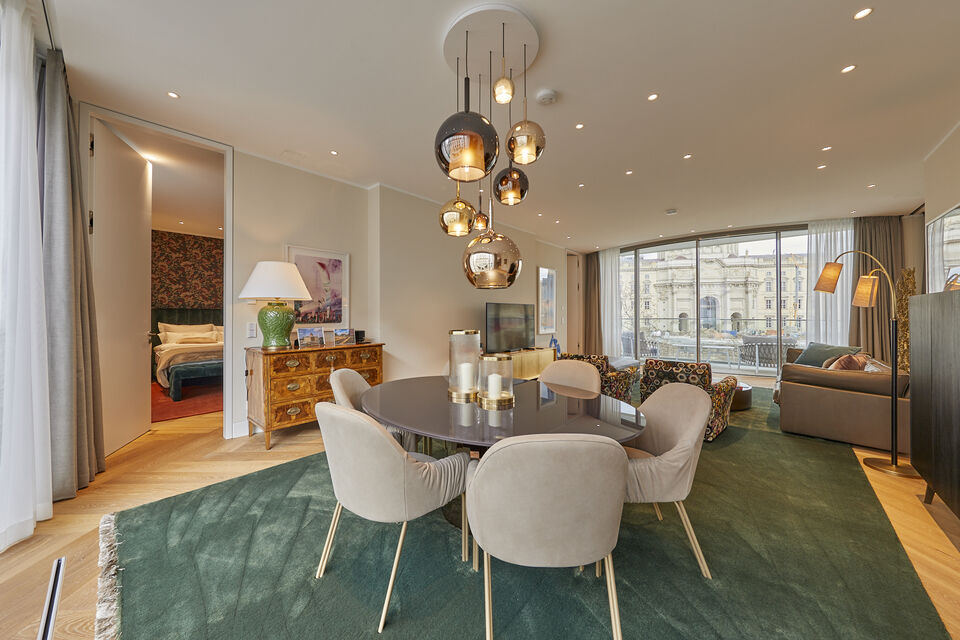 Serviced apartment, dining room with panoramic windows in Berlin Mitte