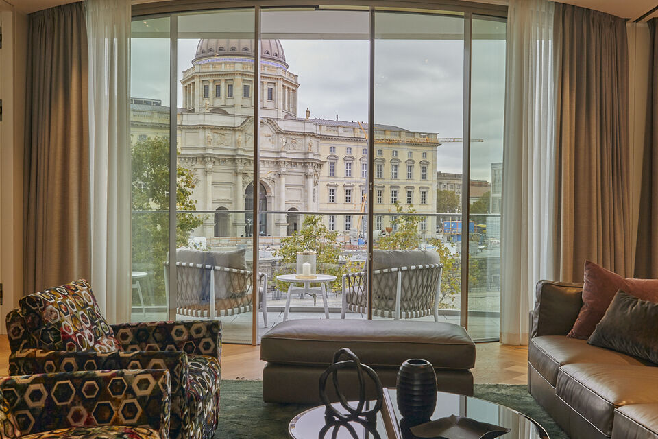 Serviced apartment, living room with city view in Berlin Mitte