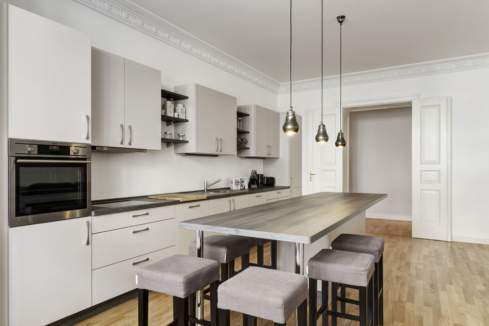 Furnished apartment, kitchen with cooking island in Berlin Schöneberg