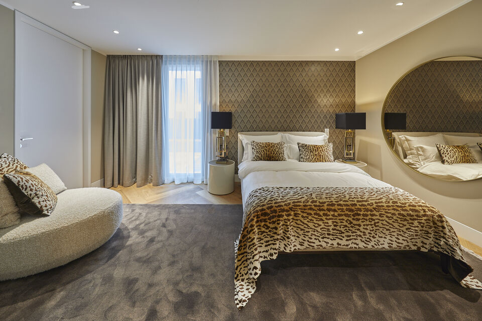 Serviced Apartment, Schlafzimmer 1 mit Designermöbeln in Berlin Mitte