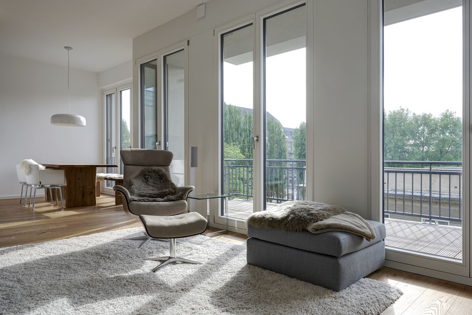 Furnished apartment, living room with balcony access in Berlin Friedrichshain