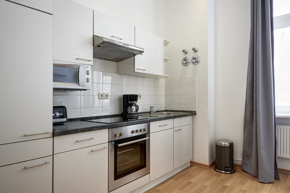 Furnished apartment, kitchen with black countertop in Berlin Mitte