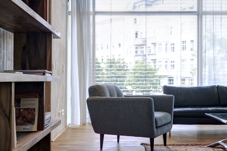 Furnished apartment, living room with fireplace in Berlin Mitte