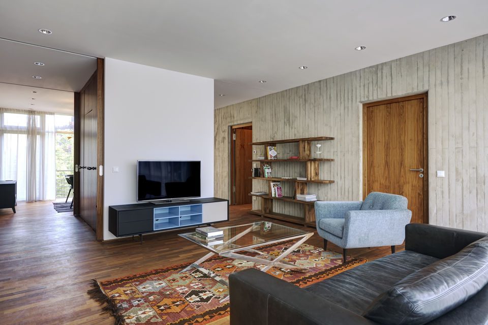 Furnished apartment, living room with fireplace in Berlin Mitte