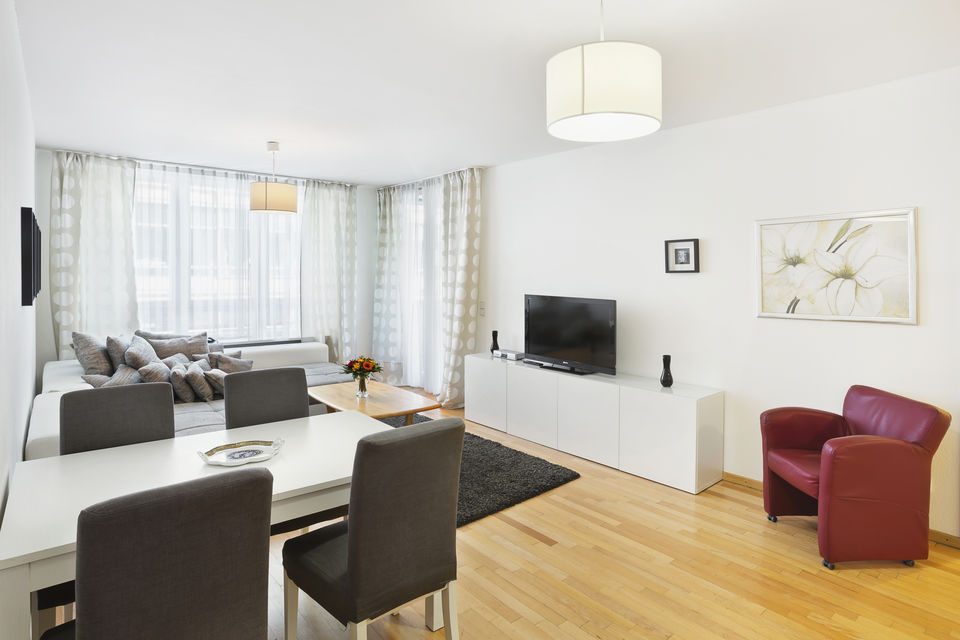 Serviced Apartment, Wohnzimmer mit Essbereich in Berlin Tiergarten