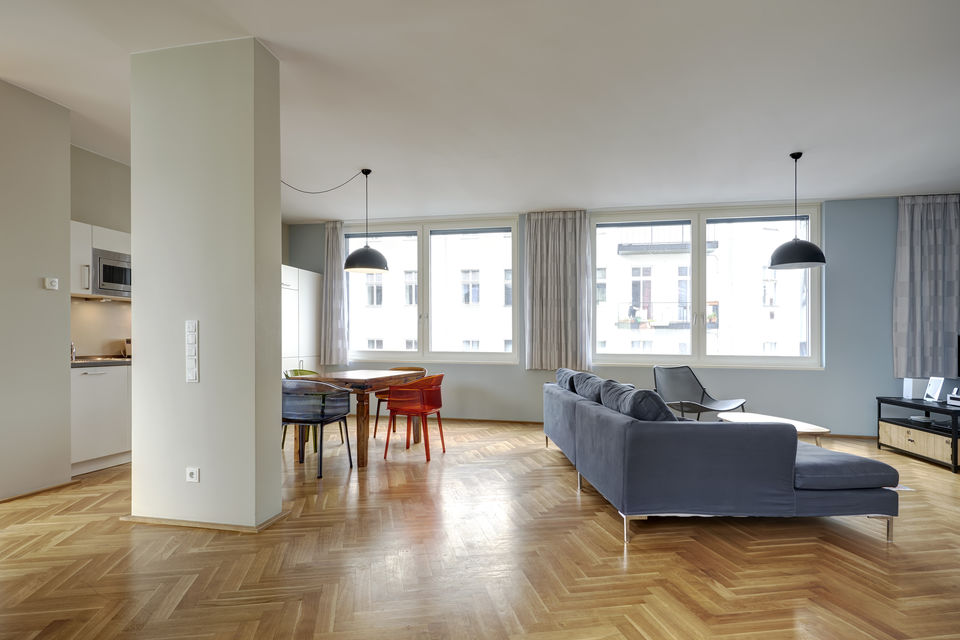 Serviced apartment, living room with herringbone parquet in Berlin Mitte