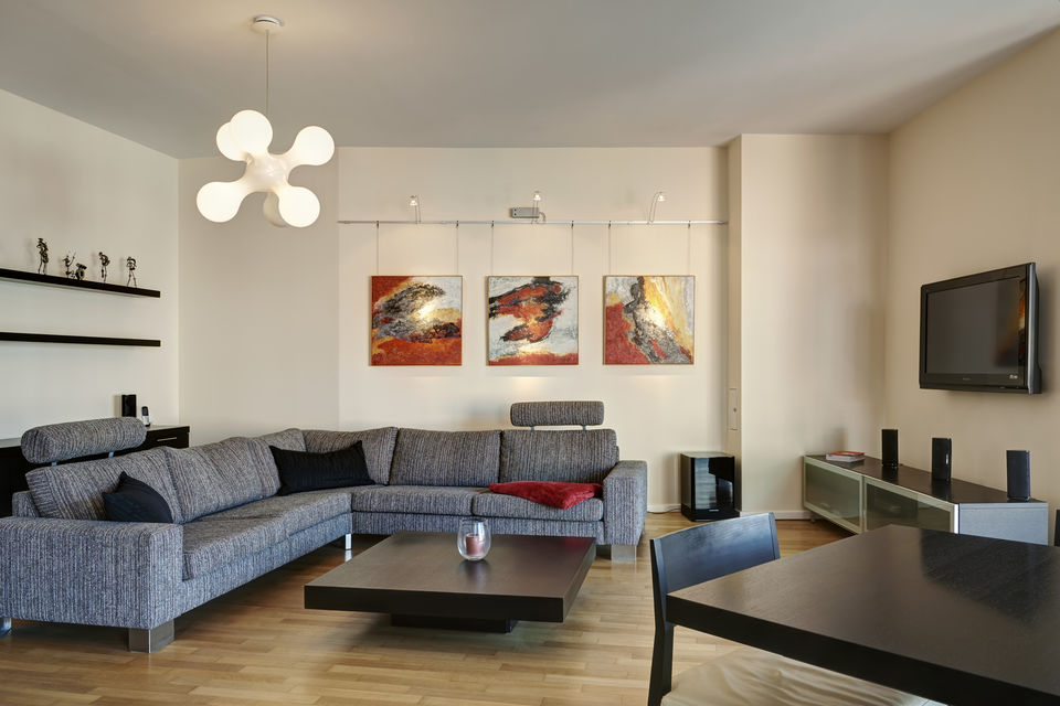 Flat-Screen-TV im Wohnzimmer Berlin Mitte