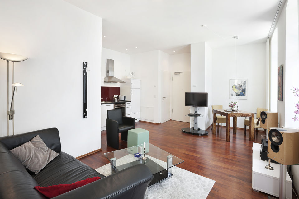 Furnished apartment, living room with wooden flooring in Berlin Mitte