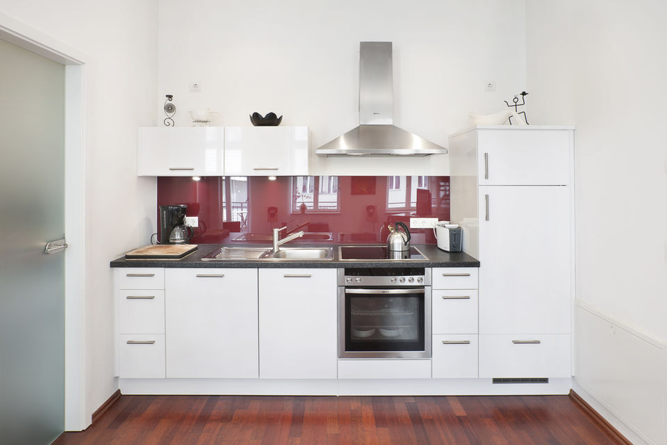 Furnished apartment, kitchen with red backsplash in Berlin Mitte