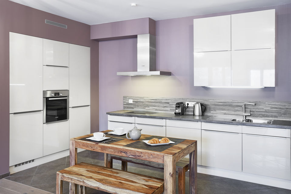 Furnished apartment, kitchen with wooden dining table in Berlin Mitte