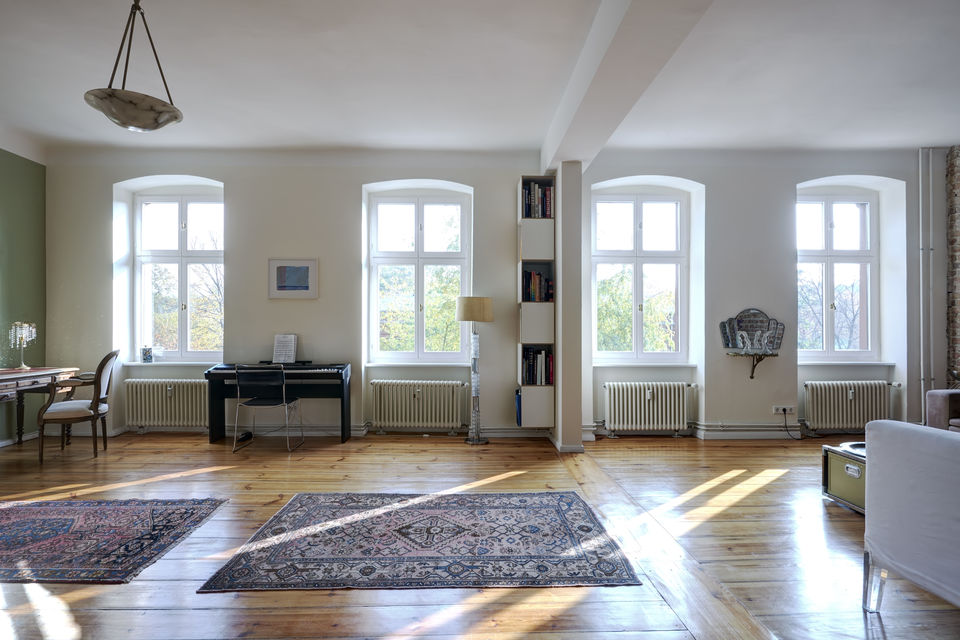 Furnished apartment, living room with parquet flooring in Berlin Mitte