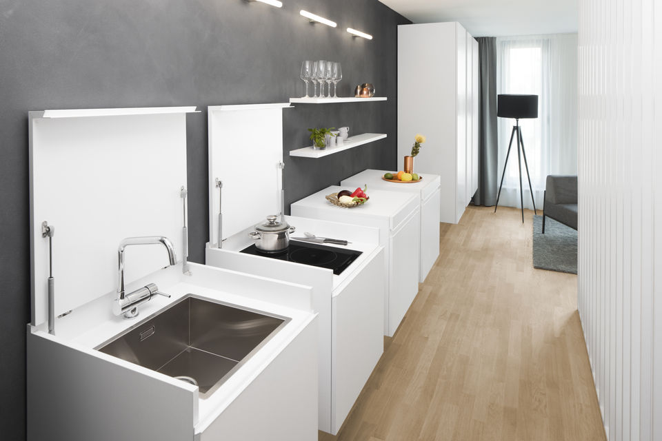 Serviced apartment, kitchen with modern cooking stations in Berlin Mitte