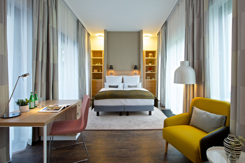 Serviced apartment, bedroom with walk-in wardrobe area in Berlin Mitte