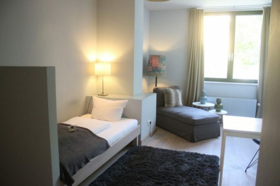 Möblierte Wohnung, Schlafzimmer 1 mit Einzelbetten in Frankfurt Nordend-Ost