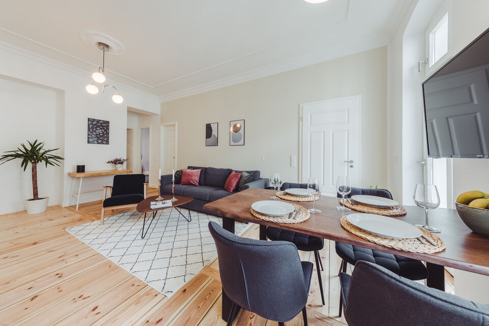 Furnished apartment, living room with wooden flooring in Berlin Prenzlauer Berg